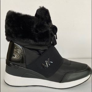 MICHAEL KORS SHAY NYLON WARMTH BLACK BOOT SIZE: 8.5